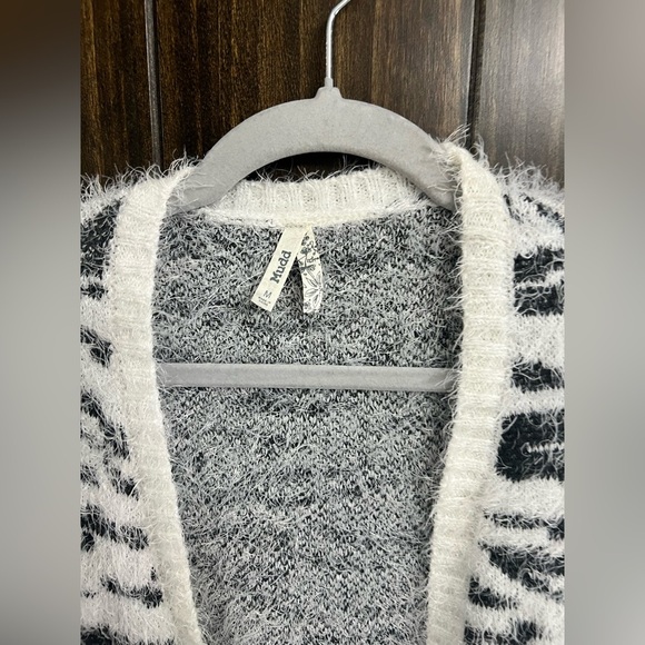 Mudd Fuzzy Zebra Cardigan with Pockets-Size: Medium - Picture 3 of 6